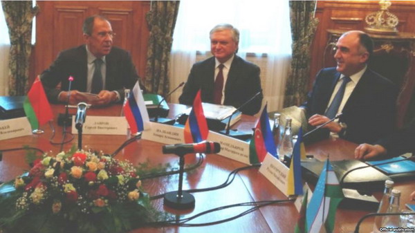 Поставки российского оружия Баку накануне встречи глав МИД – «давление на армянскую сторону»: эксперты