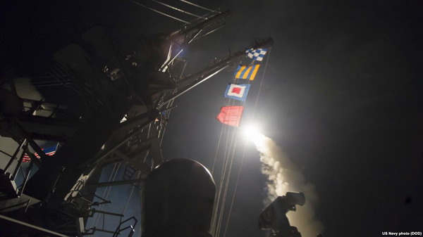 Ракетный удар «Томагавками» по базе сирийских ВВС: видео Военно-морских сил США