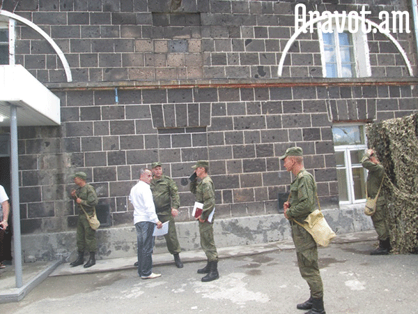 Новые подробности: почему исчезнувший из российской базы военнослужащий оказался в одной из квартир Гюмри?
