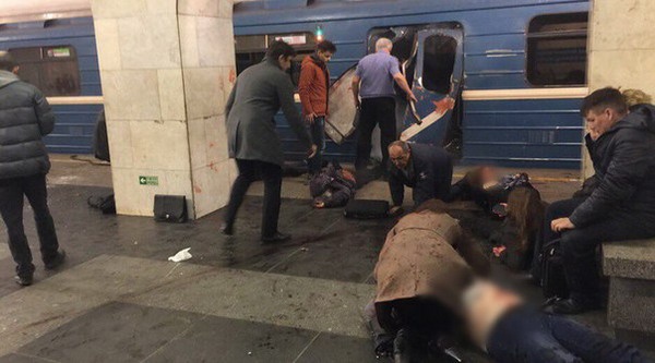 Взрывы в метро в Санкт-Петербурге: есть жертвы — видео