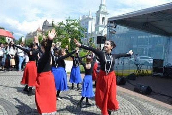 Армянская культура представлена на Фестивале культуры народов Подола в Украине