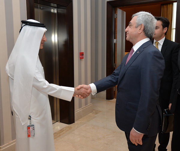 Серж Саргсян встретился с исполнительным директором компании «Qatar Airways» Акбаром Аль Бакром