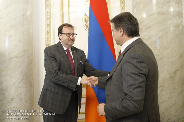 Карен Карапетян и Ричард Миллс обсудили перспективы сотрудничества Армении и США