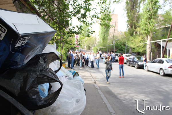 Избирательная кампания блока «Елк» прошла в «сопровождении» мусорных куч: видео