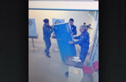 «Еркир цирани»: на избирательных участках в зоне видимости отсутствуют несгораемые шкафы, прямая трансляция была нарушена примерно на полчаса – видео