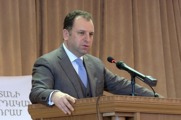 Министр обороны Армении с официальным визитом отправился в Республику Кипр