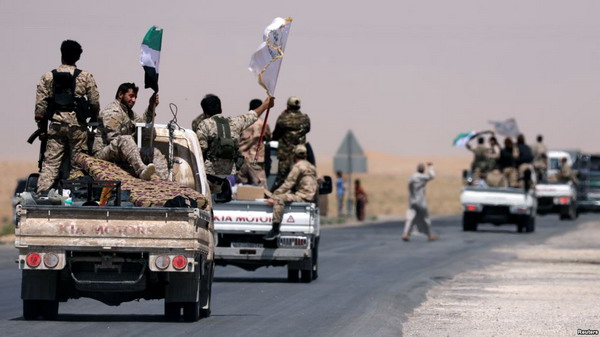 Битва за Ракку столкнула поддерживаемых США курдов с сирийскими проправительственными силами: Голос Америки