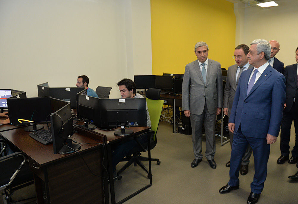 Серж Саргсян посетил ИТ-компании Soft Construct и PicsArt в Ереване