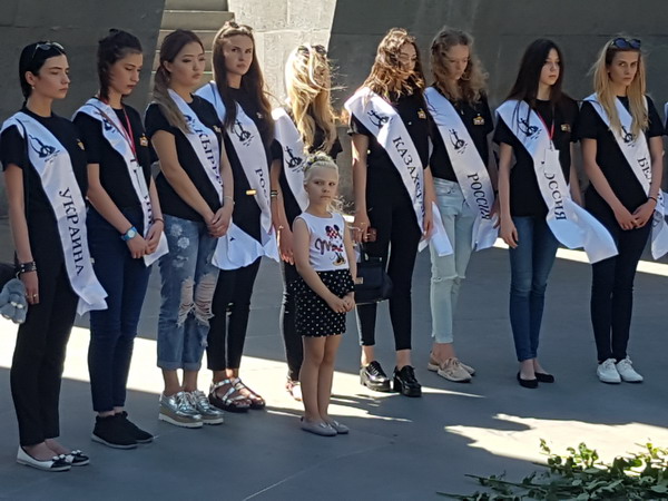 Участники международного конкурса красоты «Мисс СНГ-2017» посетили Мемориальный комплекс жертв Геноцида армян