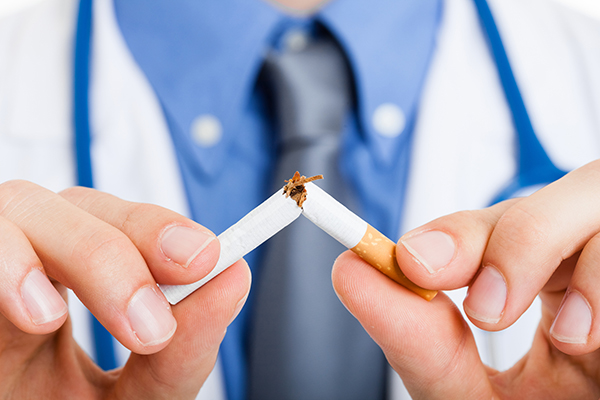«Во многих случаях попирают права некурящих, отравляя их дымом»