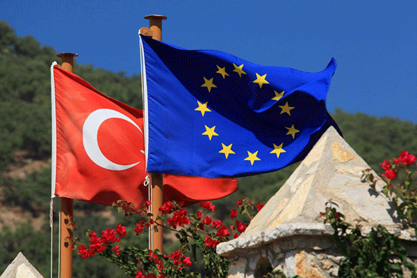 Турция не согласится на предложение Макрона о партнерстве с ЕС