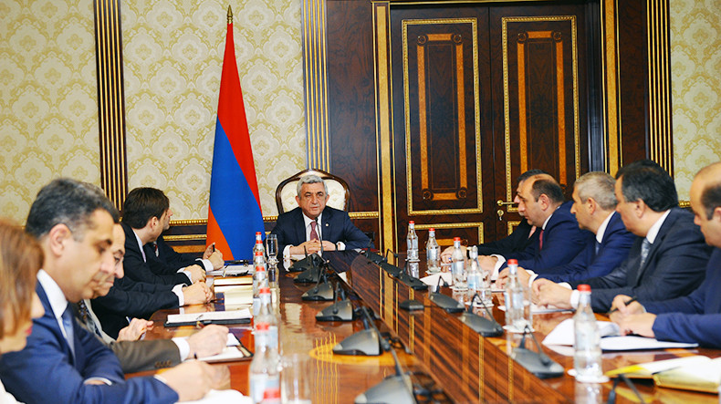 Серж Саргсян провел совещание по вопросам сотрудничества Армения-Россия