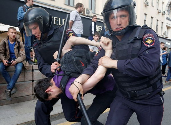 В Петербурге в камеры к задержанным на протестной акции 12 июня пустили газ: свидетели – «Медуза»