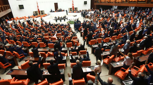 Парламент Турции принял закон, запрещающий выражения Геноцид армян, Курдистан и курдские районы