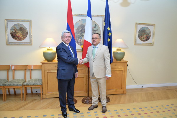 Высоко ценю помощь Франции в деле сближения Армении с европейской семьей: Серж Саргсян — Эммануэлю Макрону