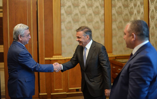 Серж Саргсян и глава Международной Федерации хоккея с шайбой Рене Фазель обсудили перспективы развития этого вида спорта в Армении