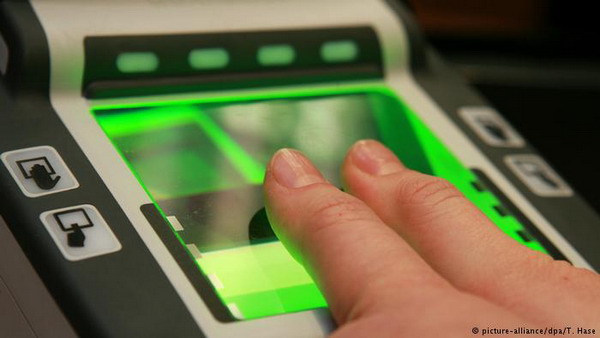 В ЕС запущена новая система снятия отпечатков пальцев у неграждан Евросоюза