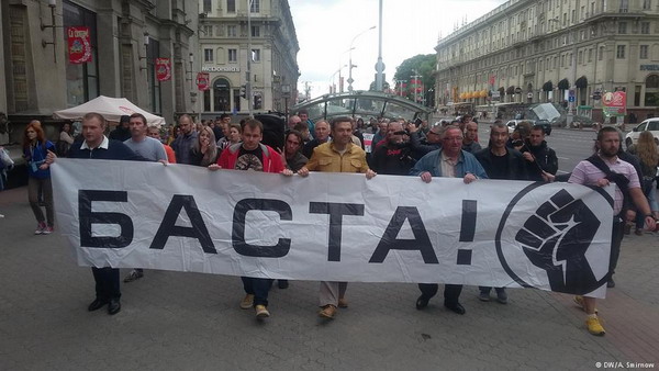 «За мирную Беларусь»: оппозиция провела шествие в День Независимости страны