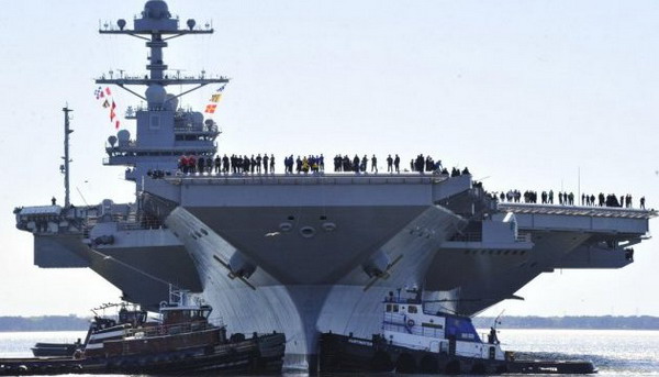 Флагман ВМС США, авианосец-гигант «Джеральд Р. Форд» торжественно принят в состав флота: видео