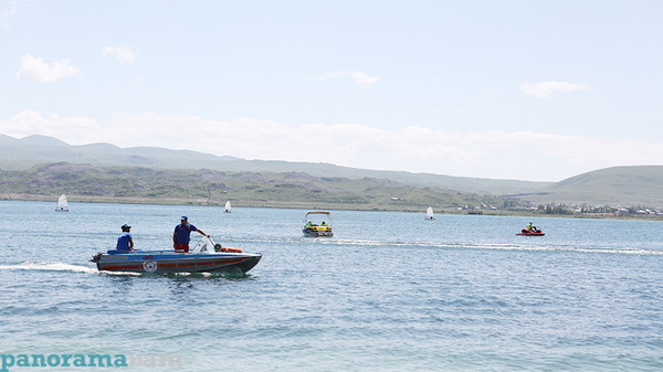 На озере Севан открылись 11 общественных пляжей