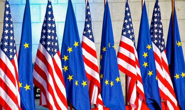 Еврокомиссия призвала США координировать новые санкции против России