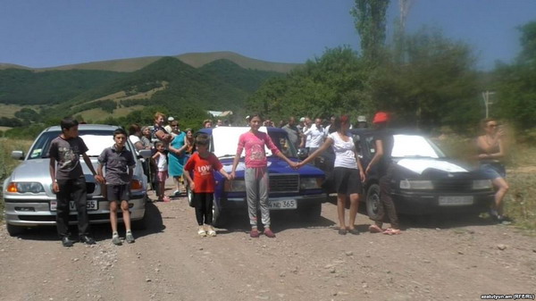 Лори: жители села Ардви перекрыли дорогу в знак протеста против эксплуатации золотоносного рудника