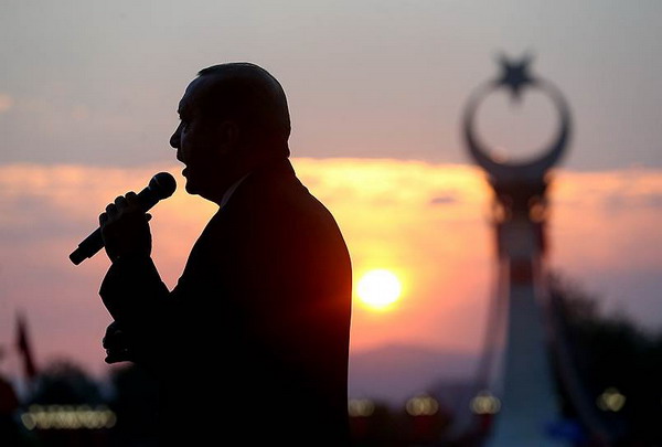 Эрдоган к годовщине попытки госпереворота обещает «отрезать головы предателям»