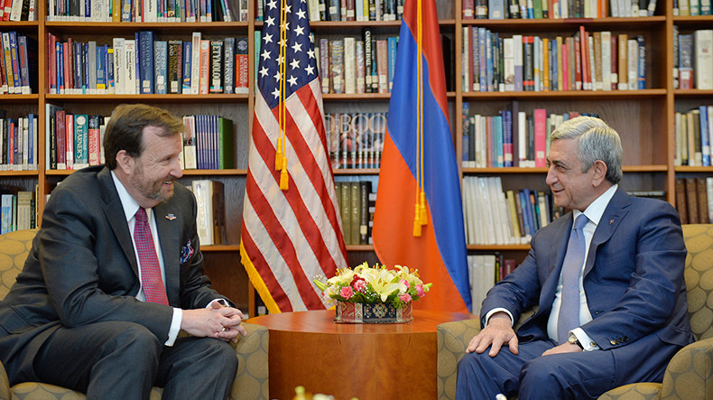 Серж Саргсян по случаю Дня Независимости Соединенных Штатов Америки посетил резиденцию посла США в Армении
