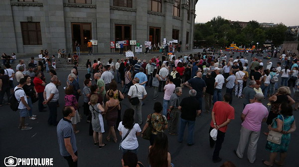 В Ереване состоялось шествие сторонников группы «Сасна црер»