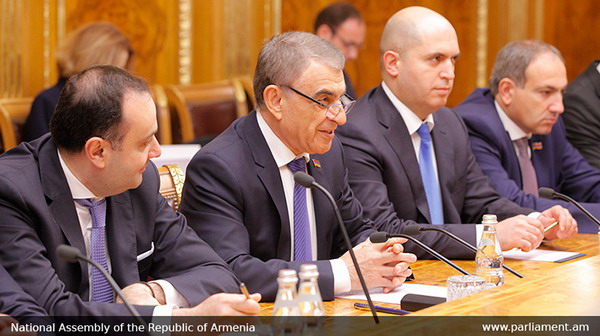 Глава парламента Армении в Москве: нет вопроса об официальном статусе русского языка в нашей повестке