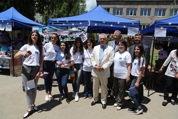 Европа «войдет» в школы и вузы Армении