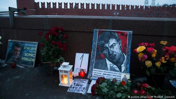 «Так ты Путина не любишь?»: активист умер после нападения у мемориала Немцова возле Кремля