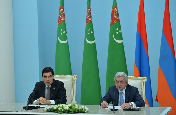Президенты Армении и Туркменистана выступили перед журналистами в Ереване