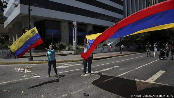 Двенадцать государств Америки осудили «обвал демократического порядка» в Венесуэле