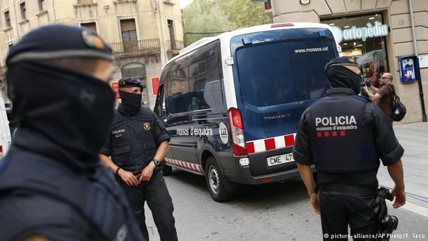 Полиция Испании подозревает имама в радикализации террористов в Барселоне
