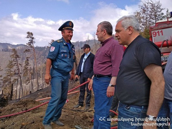 Премьер Грузии посетил лагерь армянских спасателей и поблагодарил Армению за помощь в тушении лесного пожара: фото