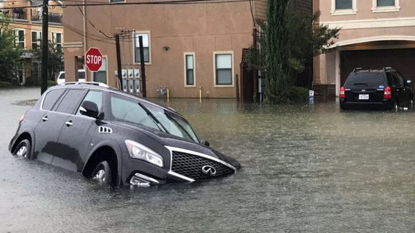 Хьюстон накрыло наводнение «катастрофических масштабов» из-за урагана «Харви»