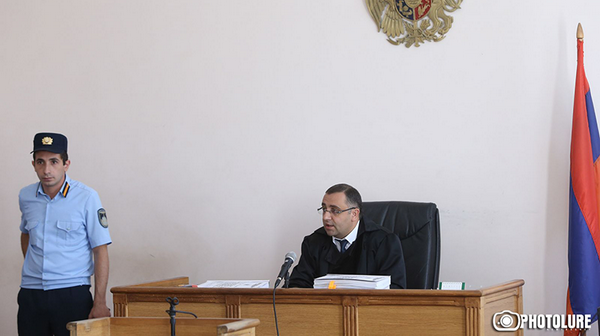 Суд в Ереване снял запрет на свидания Самвела Бабаяна с родными, но отказался отменить арест