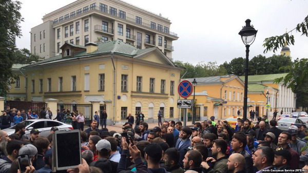 В Москве у посольства Мьянмы задержаны 17 человек — уроженцев Северного Кавказа