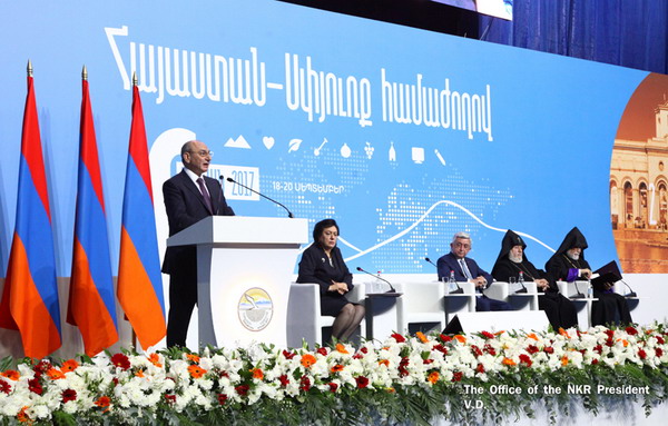 Бако Саакян выступил с приветственным словом перед участниками 6-го форума Армения-Диаспора