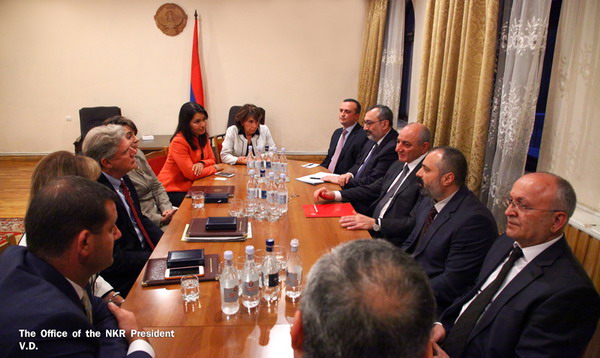 Бако Саакян в Ереване встретился с делегацией конгрессменов США