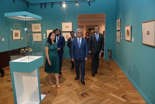 Серж Саргсян посетил выставку, посвященную 200-летию Ованнеса Айвазовского