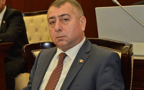 Азербайджанский депутат уверен: «Надо разбить бутылку водки на голове у армянских депутатов в Баку»