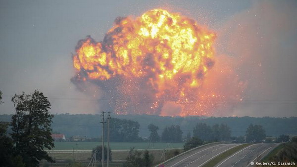 Около 30 тысяч человек эвакуированы из-за взрывов на складах под Винницей в Украине