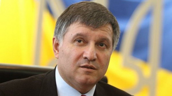 Саакашвили и всем незаконно перешедшим границу нужно незамедлительно выбрать из двух вариантов: Арсен Аваков