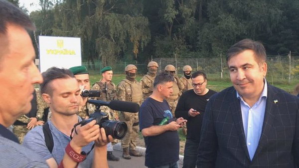 Михаил Саакашвили при помощи сотен сторонников прибыл из Польши в Украину: видео