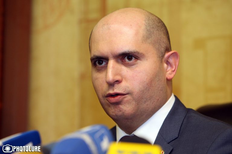 Армен Ашотян отвечает на вопрос о «сдаче семи районов»