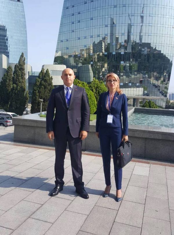 После пресс-конференции армянской делегации в Баку представитель т.н. «Платформы мира» Сюзан Джагинян попыталась прибегнуть к провокации