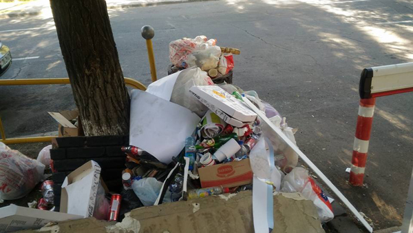 Монополия на вывоз мусора и погрязший в мусоре Ереван