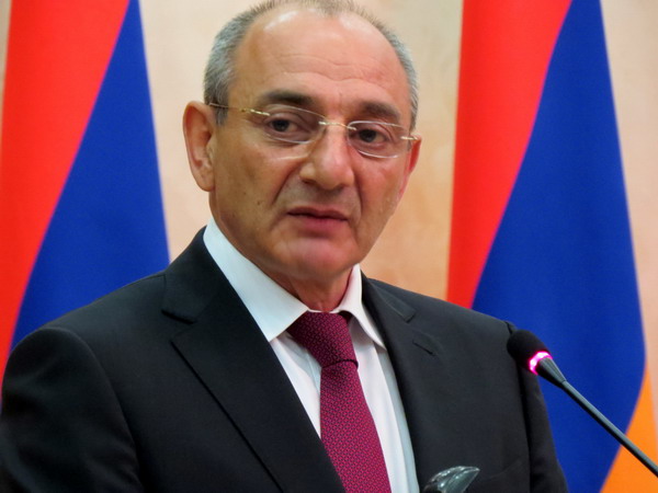 Бако Саакян поздравил Сержа Саргсяна с Днем Независимости Армении